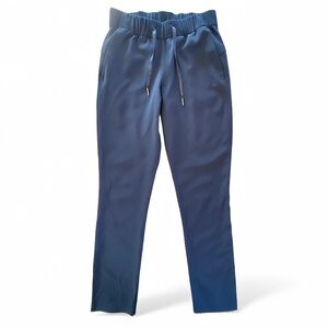 Lululemon On The Fly Pant *Woven Full Length 31"
True Navy Size 4 EUC